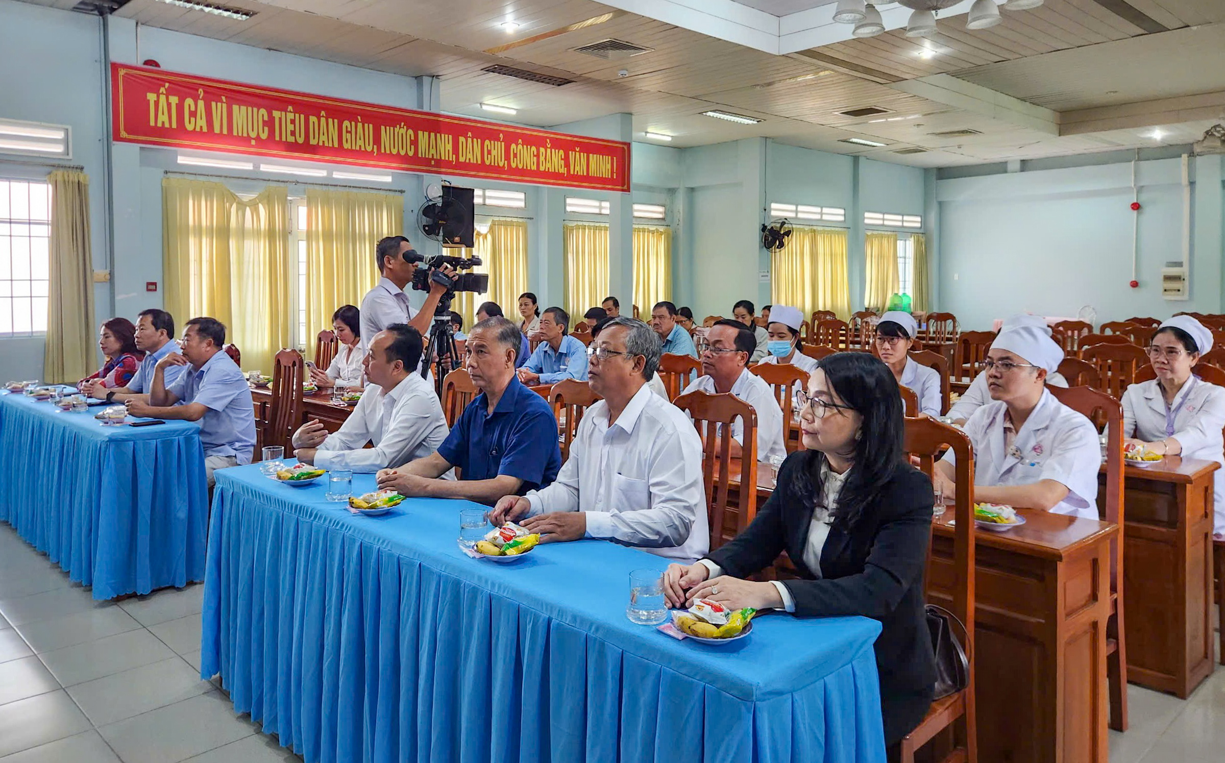 Toàn cảnh hội trường